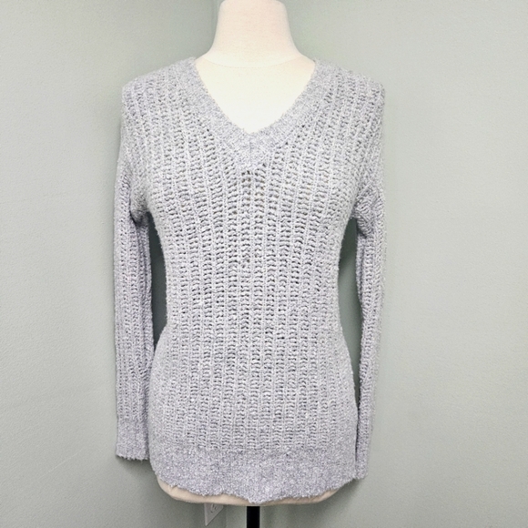 Falls Creek Women's V-Neck Light Gray Sweater Size Small - Picture 1 of 4